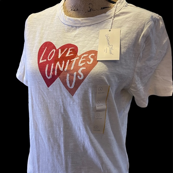 NWT- Women's Short Sleeve T-Shirt - Universal Thread Cream - Medium - Picture 3 of 6